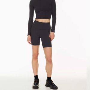 TnaBUTTER™ Atmosphere Hi-Rise 7" Short Black Size Medium